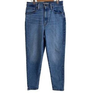 Levis High Waisted Mom Medium Wash Jeans
Size 30